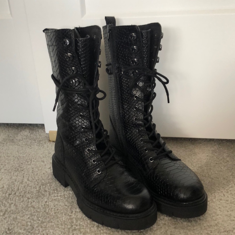 NEW Vince Camuto Snake Skin Magjen Moto Boots